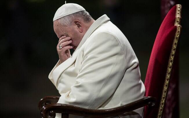 Papa Francisco lamentou o incêndio na catedral de Notre-Dame e afirmou que está rezando pelos franceses