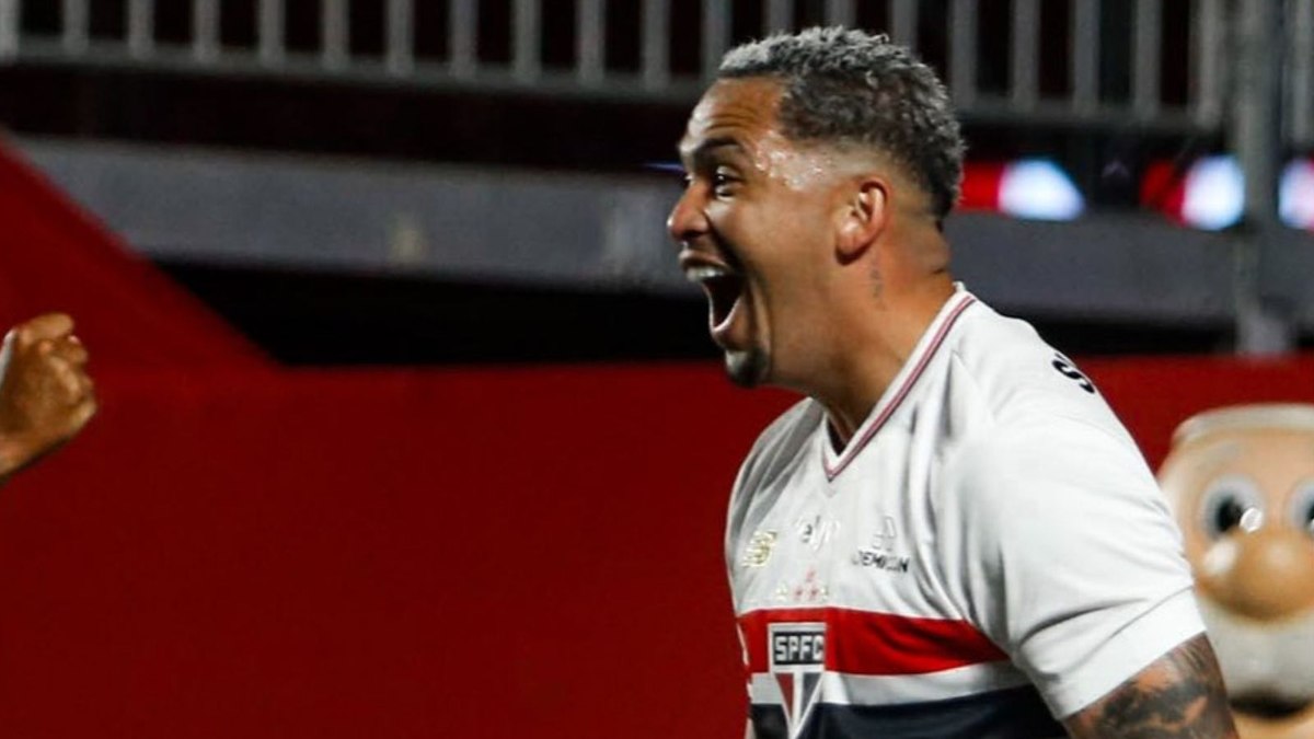 Luciano marca gol de nº 100 pelo São Paulo Luciano marca gol de nº 100 pelo São Paulo