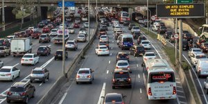 Carros feitos no Brasil poluem menos que os do resto do mundo