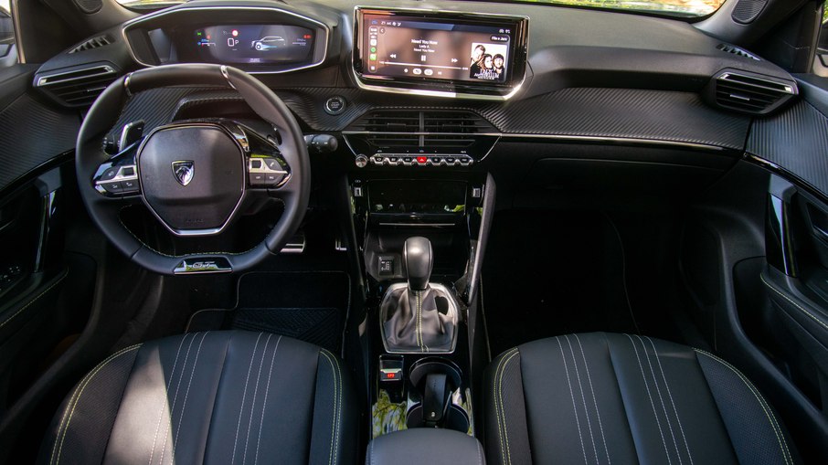 Peugeot 2008 GT Hybrid Peugeot 2008 GT Hybrid