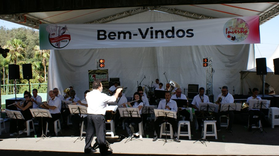 Corporação Musical de Vinhedo durante apresentação na abertura do evento