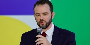Governo fará esforço por fim da taxa das blusinhas, diz Durigan