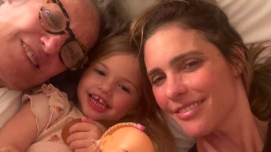 Fernanda Lima presta homenagem à mãe, morta há dois meses