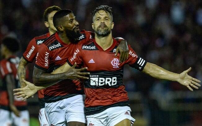 Pedro e Diego igualam Guerrero na artilharia do Flamengo no século