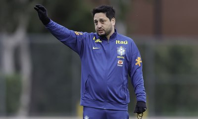 Arthur Elias é indicado a Bola de Ouro como melhor técnico