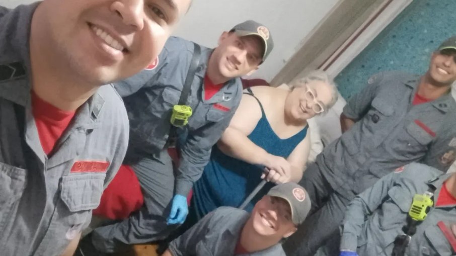 Mamma Bruschetta é socorrida por bombeiros Mamma Bruschetta é socorrida por bombeiros