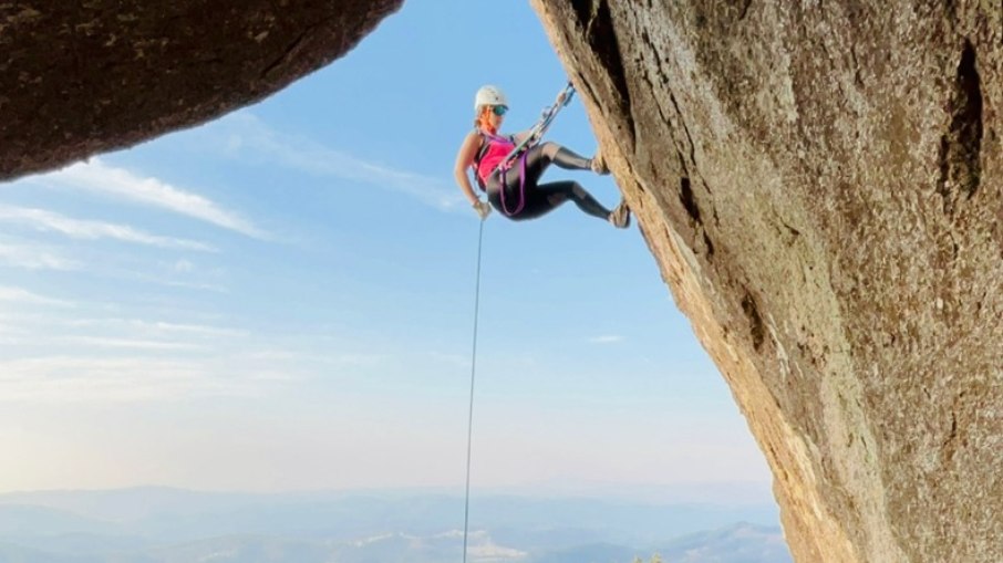 Escaladores na trilha do Chapéu do Bispo