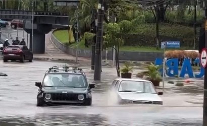 Uno e Fusca: “Heróis improváveis” viralizam ao atravessar enchentes