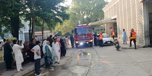 Incêndio em hospital mata 14 bebês no Paquistão