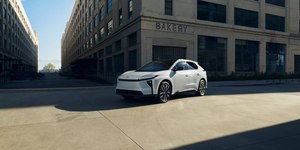 Toyota lança nova versão de seu único carro elétrico