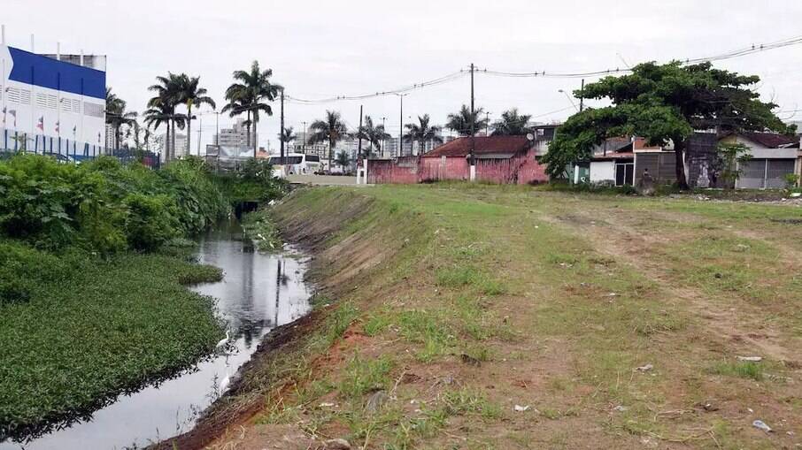 Revestimento será feito com perfis metálicos e placas de concreto Revestimento será feito com perfis metálicos e placas de concreto