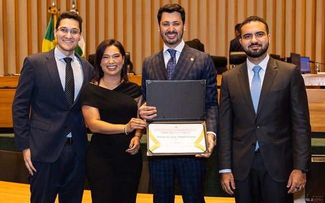 Em sessão solene na CLDF, Fernando Cavalcanti recebe título de Cidadão Honorário