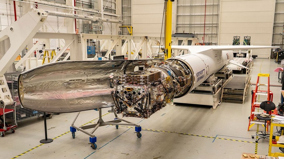 Nave LINK antes de ser instalada no foguete Pegasus XL