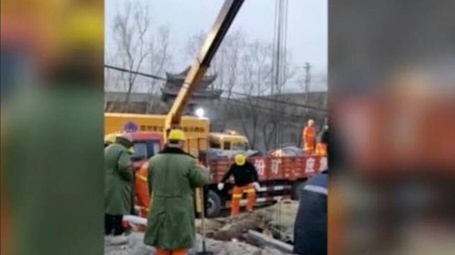 China: inundação em mina ilegal deixa 20 trabalhadores presos