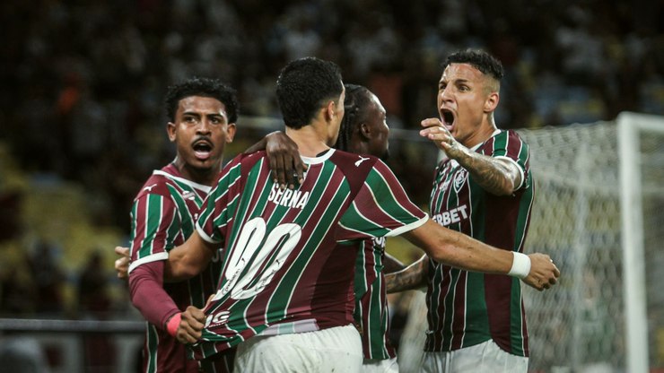 Fluminense vence clássico e afunda Flamengo no Carioca