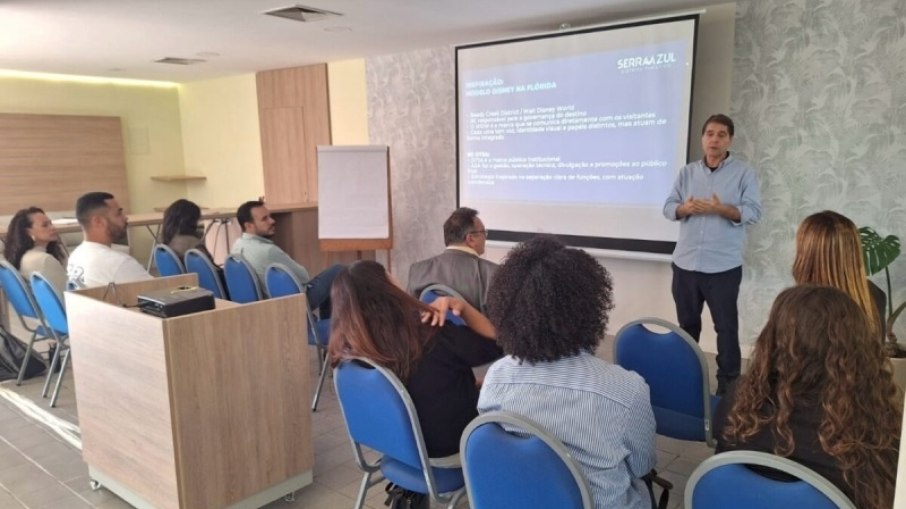 Objetivo da reunião foi definir a nova estratégia de comunicação do distrito Objetivo da reunião foi definir a nova estratégia de comunicação do distrito