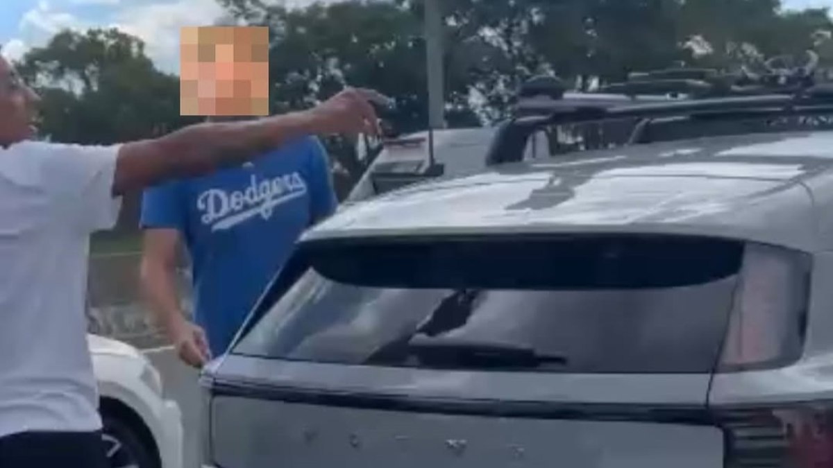 Campeão do mundo, Kleberson é agredido ao defender filho em briga de trânsito