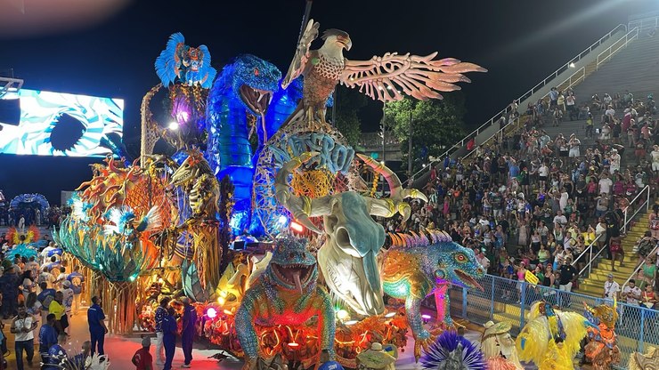 Confira os detalhes do desfile da Acadêmicos de Niterói