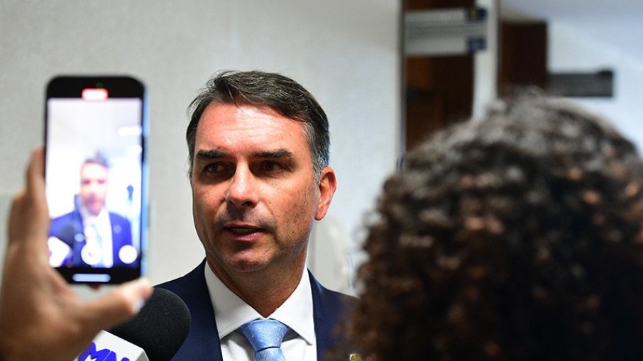 O projeto tem autoria do senador Flávio Bolsonaro (PL-RJ).