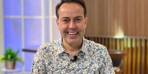 Jovem Pan escanteia ex-chefão do SBT e adia plano de TV aberta