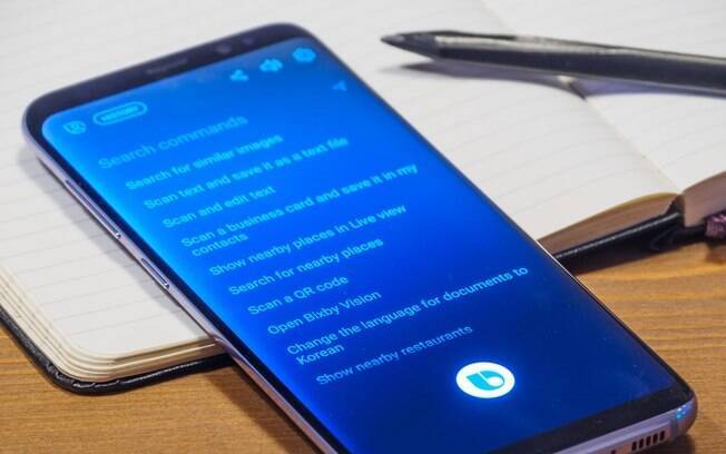 Bixby é capaz entender comandos de voz para gerenciar o alarme, criar lembres e reproduzir músicas, por exemplo