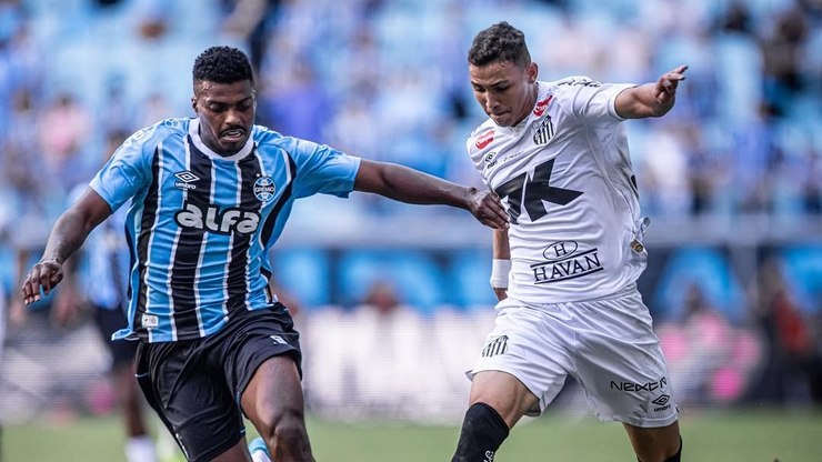 Grêmio vence Santos e deixa a zona de rebaixamento do Brasileirão