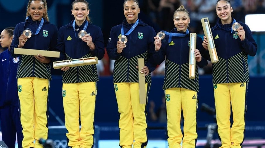 Seleção feminina de ginástica artística conquista medalha inédita em final por equipes 