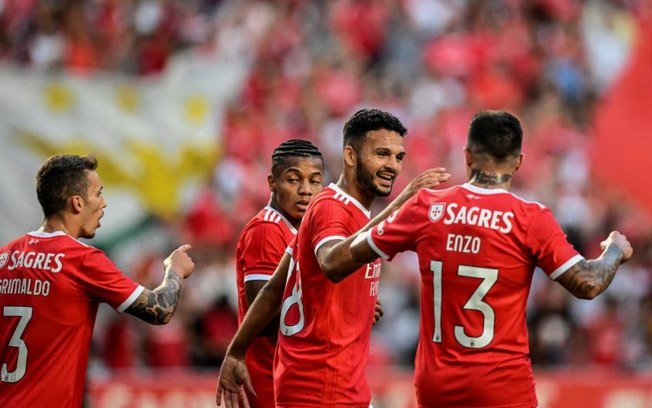 Com boa atuação de David Neres, Benfica atropela Midtjylland no play-off da Champions League