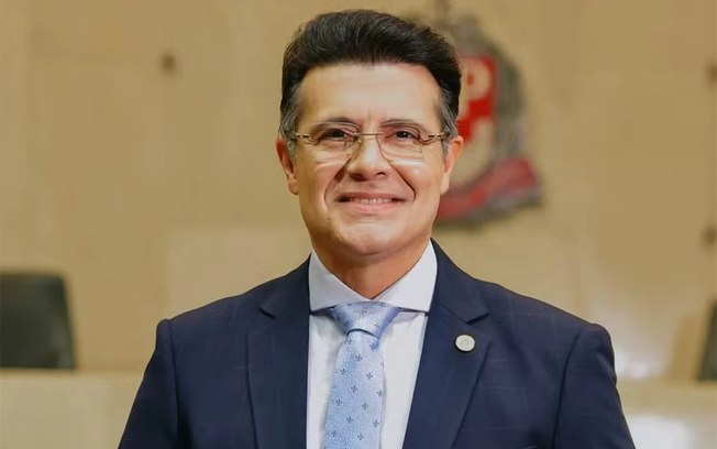 Bala atingiu de raspão o pé do apresentador Fred Bruno