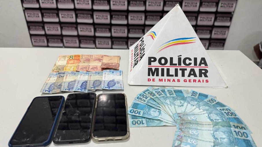 Policiais apreenderam dinheiro e celulares Policiais apreenderam dinheiro e celulares