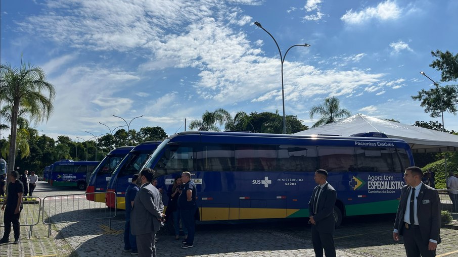 Governo federal entregou novos ve&iacute;culos que ser&atilde;o usados no transporte de pacientes do SUS em munic&iacute;pios do Rio.
