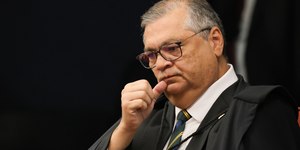 Dino determina volta de Andrei Rodrigues ao comando da PF