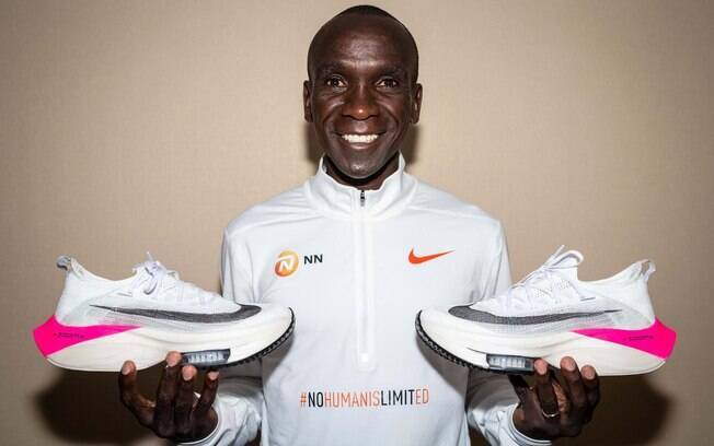 Nike Alphafly foi usado por Eliud Kipchoge%2C que bateu o recorde mundial da maratona com o calçado