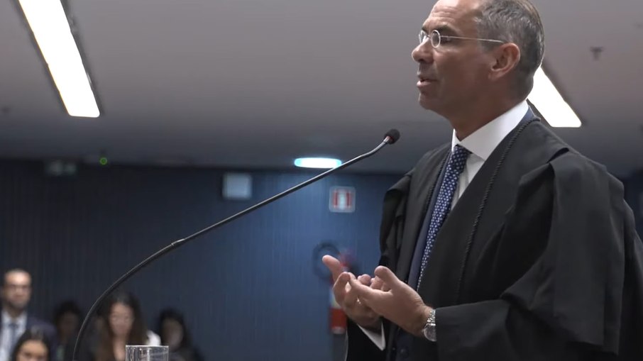 O advogado José Luís Mendes de Oliveira defendeu Braga Netto