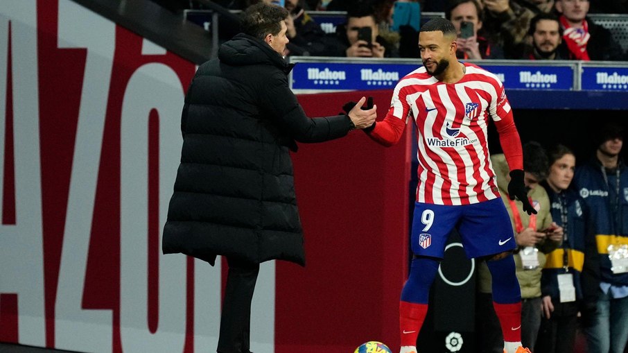 Diego Simeone e Memphis Depay trabalharam juntos no Atlético de Madrid