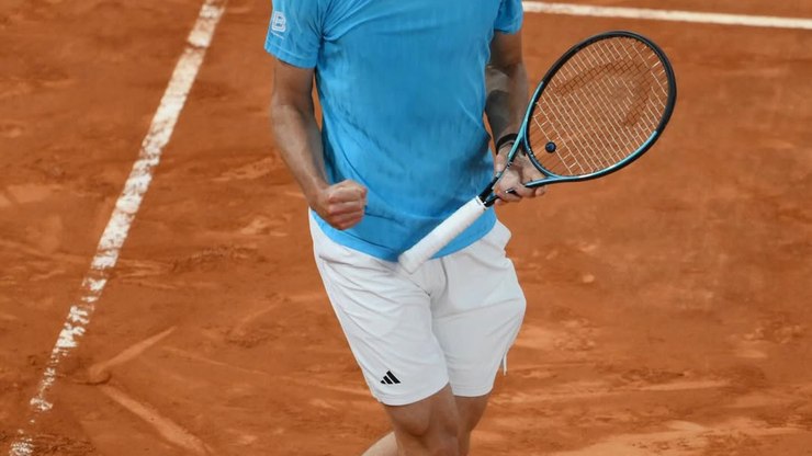 Zverev avança e aguarda João Fonseca ou Mensik na semifinal