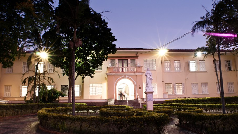Fachada da Universidade, localizada no Swift, em Campinas