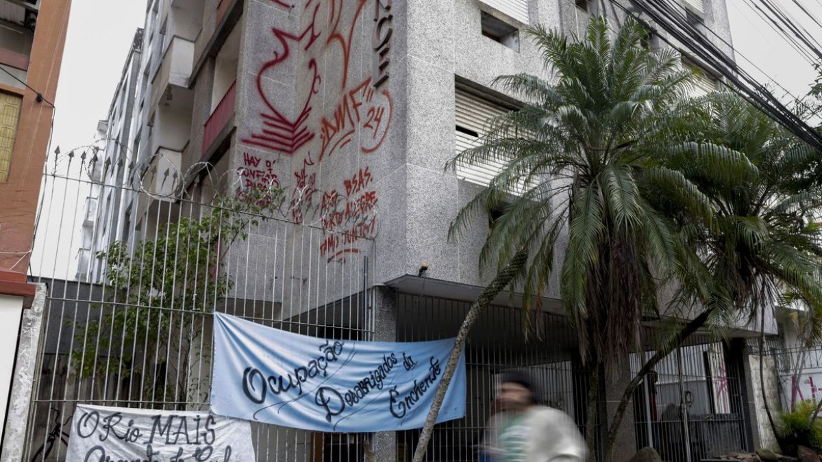 Fachada do prédio onde vivem integrantes da ocupação O Rio Mais Grande do Sul