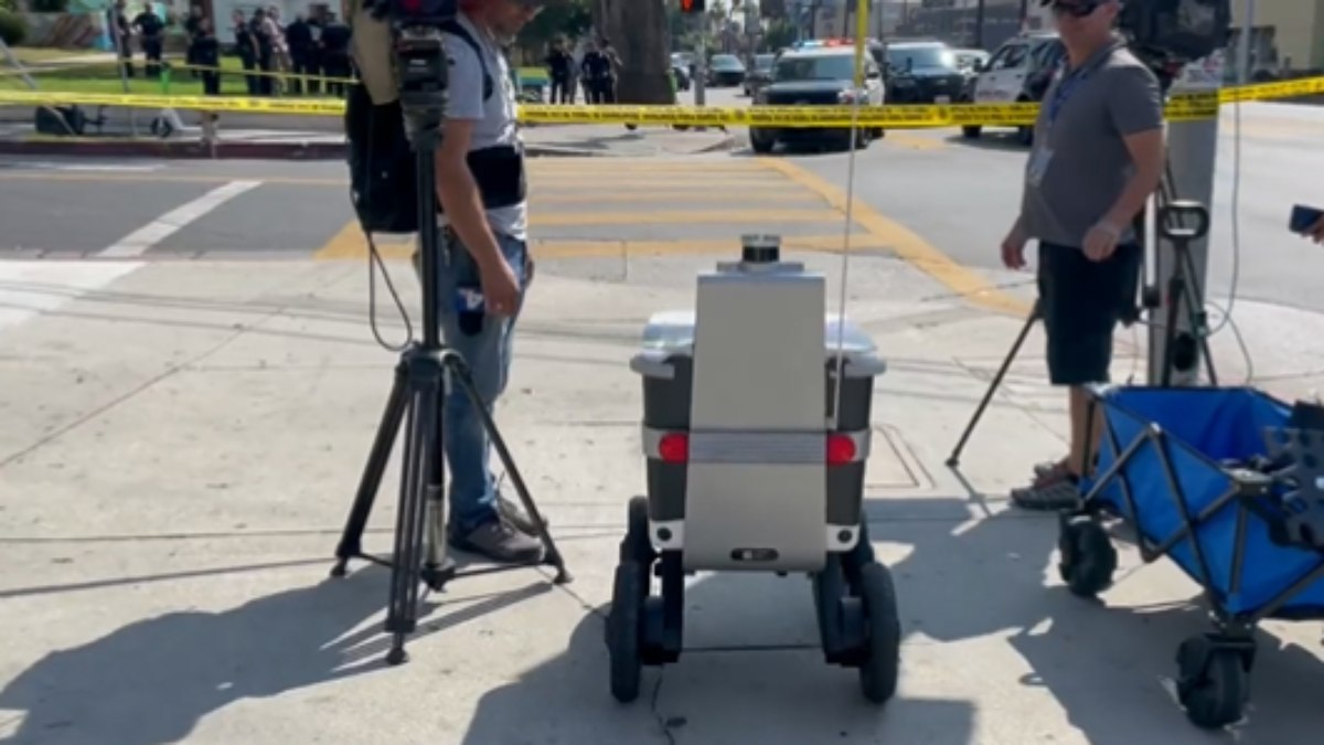 Robô invade cena de crime nos EUA