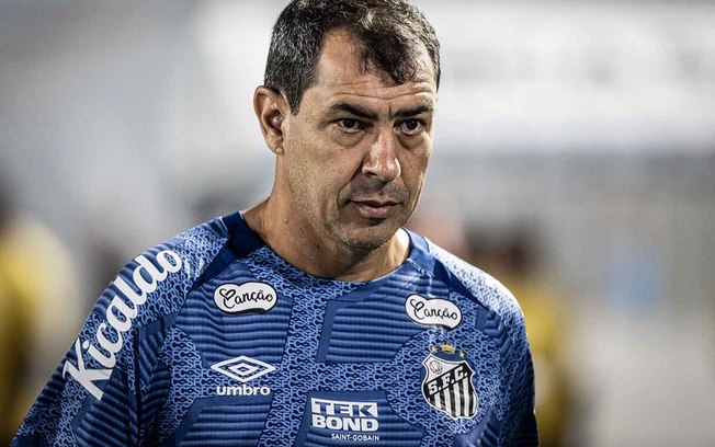 Carille se complica no Santos