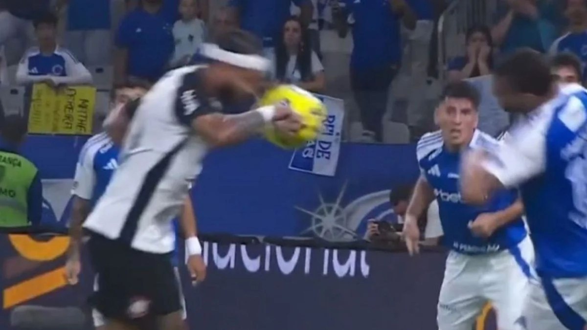 Memphis marcou o gol do Corinthians na vitória sobre o Cruzeiro Memphis marcou o gol do Corinthians na vitória sobre o Cruzeiro