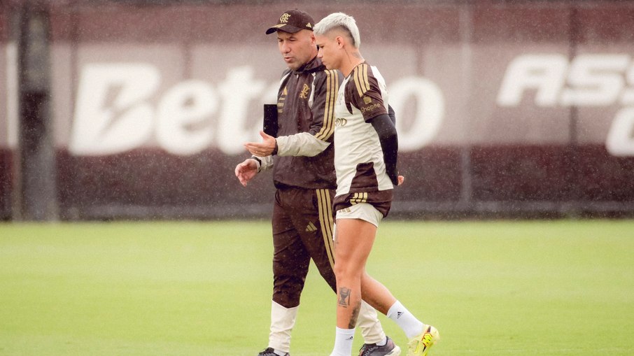Leonardo Jardim e Luiz Araújo durante treino do Flamengo Leonardo Jardim e Luiz Araújo durante treino do Flamengo