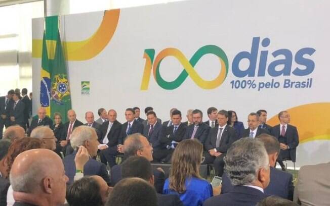 Bolsonaro oficializou 13º salário do Bolsa Família em evento comemorativo nesta quinta-feira (11)
