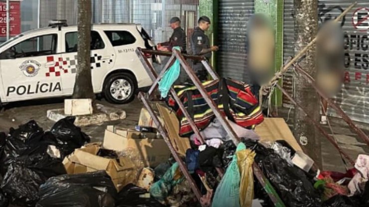 Homem se disfarça de coletor de reciclagem para transportar droga