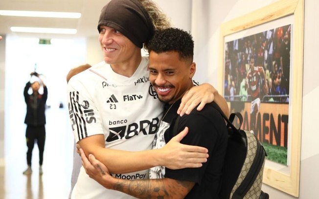 Preparador do Flamengo atualiza situação de jogadores rubro-negros
