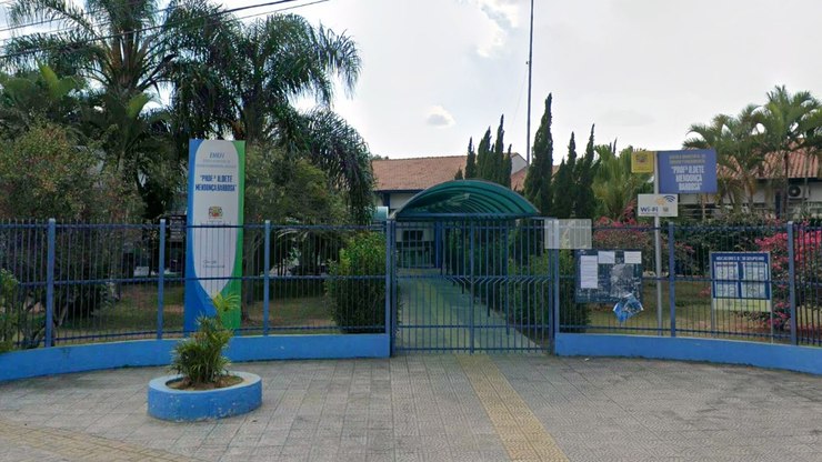 VÍDEO: professora desabafa após aluno por vidro no copo dela