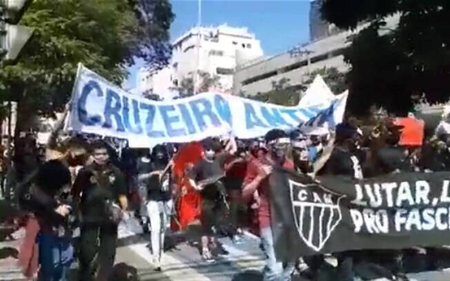 Torcedores Rivais Se Unem Em Protesto Contra O Fascismo E O Racismo ...