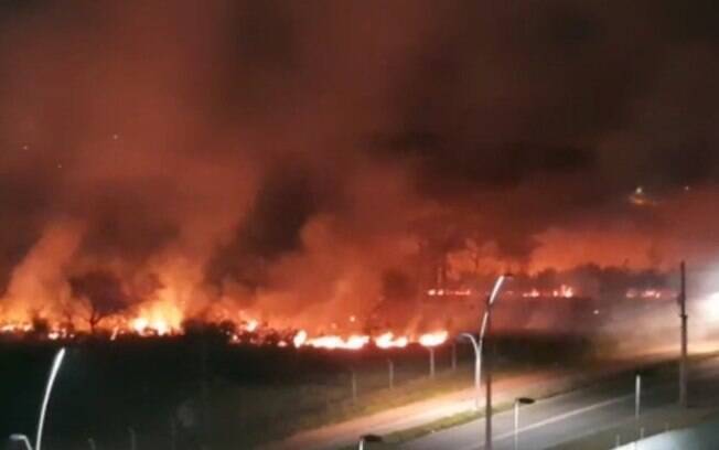 Incêndio na Estrada da Coudelaria assusta moradores em Campinas