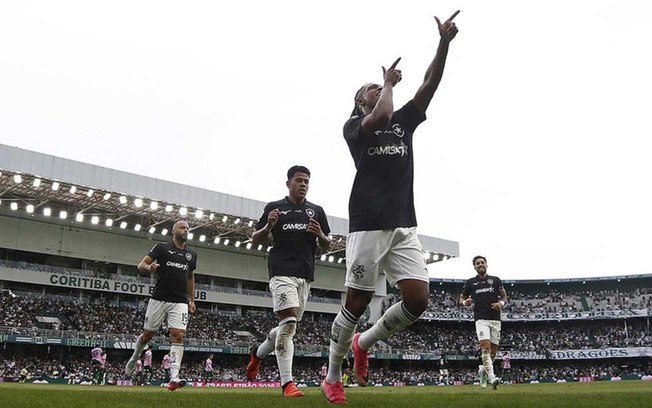 Botafogo tem uma sequência de confrontos diretos pela frente no Brasileirão Botafogo tem uma sequência de confrontos diretos pela frente no Brasileirão