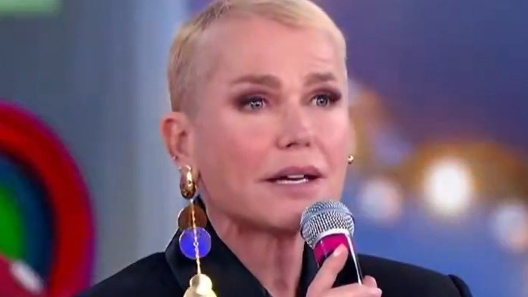 Xuxa chora em ensaio com Paquitas e revela "o último voo da nave"